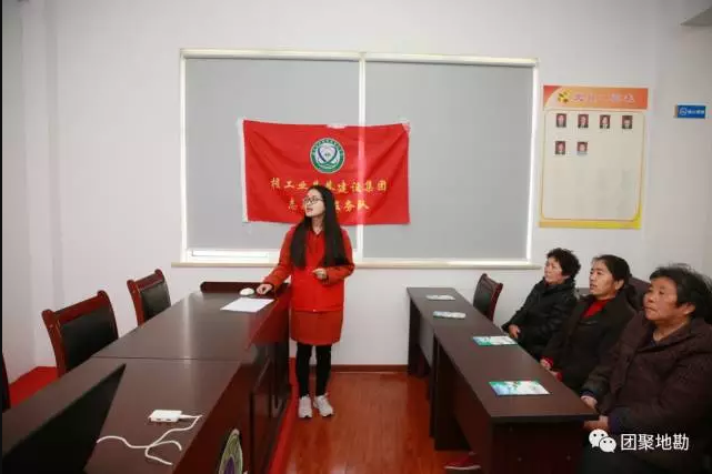 垃圾分类进社区  文明公益青年行