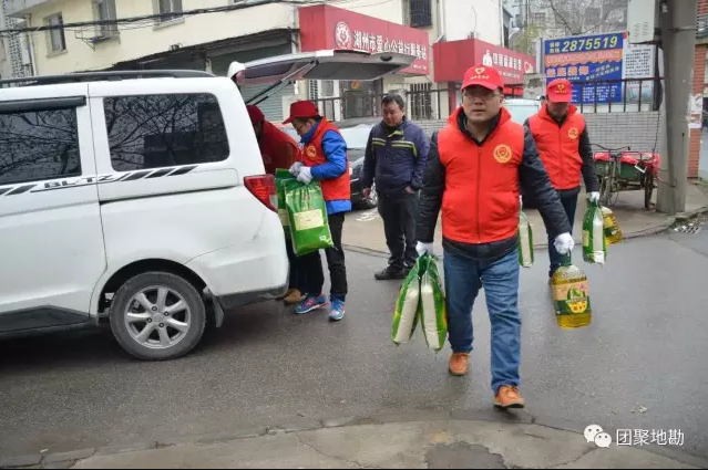 大队志愿者队伍参与了大队新春慰问离退休职工的活动